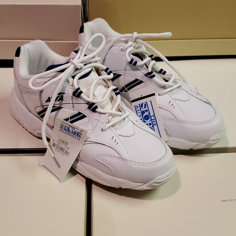 Women's Avia Run-Walk Sneakers 6M